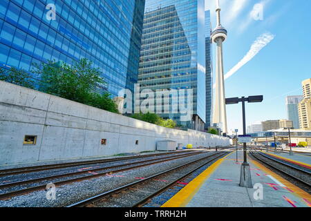 Toronto, Ontario, Canada-27 maggio, 2019: Toronto Union Station Terminal che il servizio Go treni, Via Rail Canada, fino Airport Express e treni merci Foto Stock
