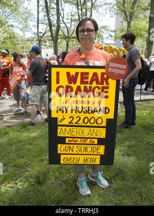 NYC Solidarietà a piedi con la pistola violenza sopravvissuti al Cadman Plaza a Brooklyn, NY, Giugno 8, 2019. Foto Stock