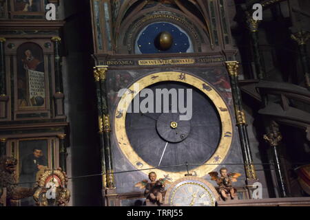 Una vista di una vecchia macchina a Strasburgo, Francia Foto Stock