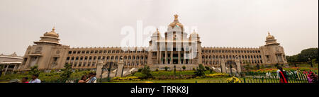 Bangalore - India Giugno 3, 2019 : vista panoramica di Vidhana soudha a Bengaluru Foto Stock