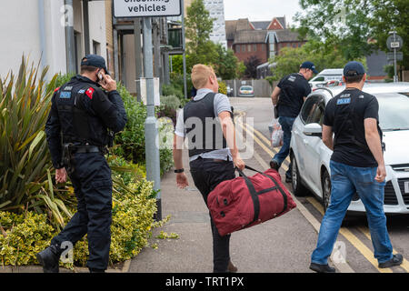 Brentwood Essex 12 giugno 2019 farmaci Polizia raid in Brentwood Essex parte di un giro di vite sulla cocaina Trattamento attraverso Essex, un numero di arresti sono stati resi Credit Ian Davidson/Alamy Live News Foto Stock