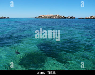 Le acque limpide e belle di Safety Bay a Rockingham, Australia occidentale. Foto Stock