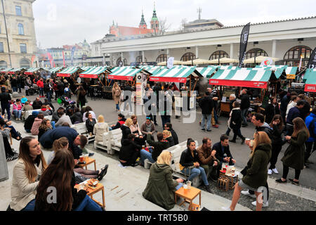 La birra e il festival di salsiccia, Piazza del Mercato Centrale, città di Lubiana, Slovenia, Europa Foto Stock