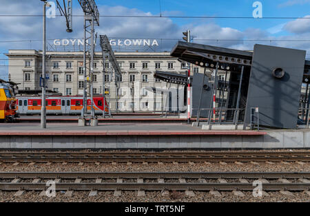 Gdynia Głowna (principale), la stazione nord di Danzica, che insieme a Sopot formano la Tricity in Pomerania, Polonia Foto Stock