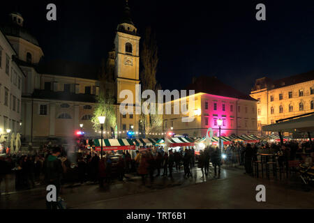 La birra e il festival di salsiccia, Piazza del Mercato Centrale, città di Lubiana, Slovenia, Europa Foto Stock