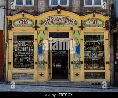 Una Perola do Bolhao salumeria tradizionale nel cuore di Porto, Portogallo Foto Stock