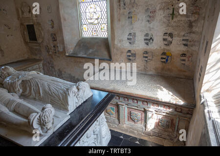 Farleigh Hungerford castello, Somerset, Inghilterra, Regno Unito Hungerford tombe di famiglia nella cappella del Nord Foto Stock