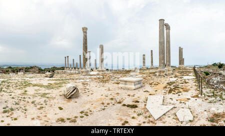 Colonnato in strada al Mina sito archeologico, pneumatico, Libano Foto Stock