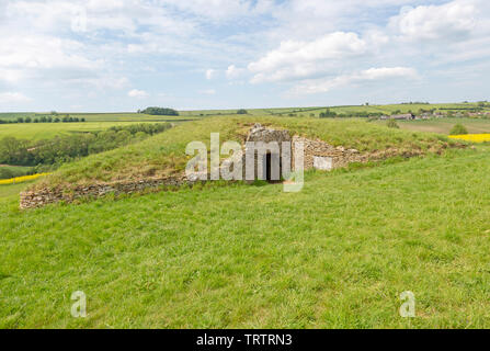 Stoney Littleton long barrow neolitico chambered tomba, Wellow, Somerset, Inghilterra, Regno Unito Foto Stock