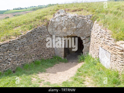 Stoney Littleton long barrow neolitico chambered tomba, Wellow, Somerset, Inghilterra, Regno Unito Foto Stock