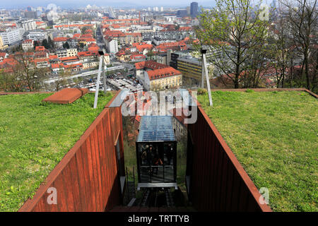 La funivia fino al castello di Ljubljana, città di Lubiana, Slovenia, Europa Foto Stock