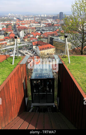 La funivia fino al castello di Ljubljana, città di Lubiana, Slovenia, Europa Foto Stock