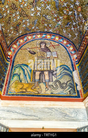 Mosaico di Cristo come un guerriero, Cappella Arcivescovile di Sant'Andrea, c 500annuncio, Ravenna, Emilia Romagna, Italia Foto Stock