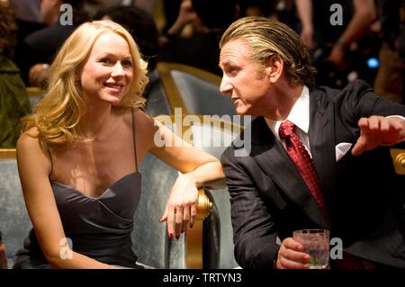 NAOMI WATTS E SEAN PENN in FAIR GAME (2010). Copyright: solo uso editoriale. No merchandising o copertine di libri. Questa è una distribuita pubblicamente handout. I diritti di accesso soltanto, senza licenza di copyright fornite. Solo per essere riprodotto in concomitanza con la promozione di questo film. Credito: ZUCKER PRODUCTIONS / Album Foto Stock