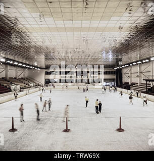 Interno dell'ex Wales National Ice Rink, Cardiff, Galles. Regno Unito. Circa ottanta Foto Stock