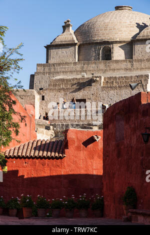 Granada street, Monasterio de Santa Catalina, monastero, edificio religioso in Arequipa, Perù, Sud America Foto Stock