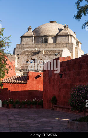 Granada street, Monasterio de Santa Catalina, monastero, edificio religioso in Arequipa, Perù, Sud America Foto Stock