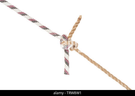 Un altro lato del rigger's bend knot unendo due cavi isolati su sfondo bianco Foto Stock