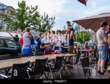 Strasburgo, 15 luglio 2018, fan francese celebra il campionato mondiale di calcio la vittoria francese contro la Croazia, Alsazia, Francia, Europa Foto Stock