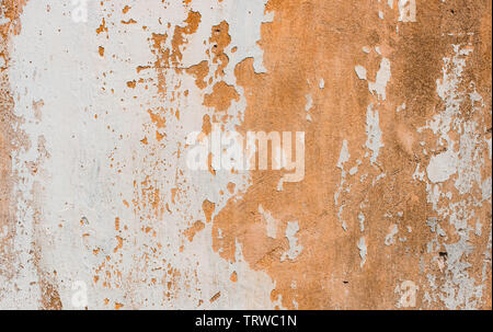 Grunge arancione di cemento, goffrato, tessitura grossolana con shabby vernice bianca, gesso Foto Stock