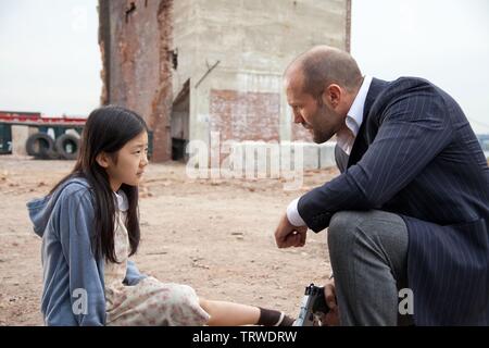 JASON STATHAM E CATHERINE CHAN in cassaforte (2012). Copyright: solo uso editoriale. No merchandising o copertine di libri. Questa è una distribuita pubblicamente handout. I diritti di accesso soltanto, senza licenza di copyright fornite. Solo per essere riprodotto in concomitanza con la promozione di questo film. Credito: AUTOMATIK ENTERTAINMENT / Album Foto Stock