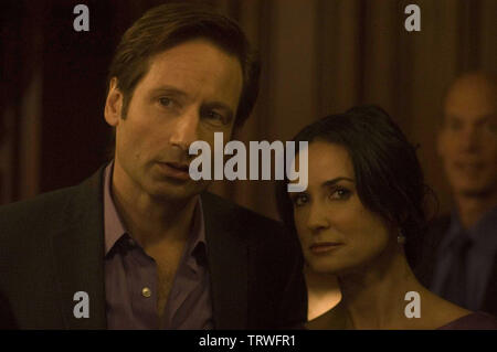 DEMI Moore e David Duchovny in JONESES (2009). Copyright: solo uso editoriale. No merchandising o copertine di libri. Questa è una distribuita pubblicamente handout. I diritti di accesso soltanto, senza licenza di copyright fornite. Solo per essere riprodotto in concomitanza con la promozione di questo film. Credito: ECHO LAKE PRODUCTIONS/IL JONESES/PREMIERE foto / Album Foto Stock