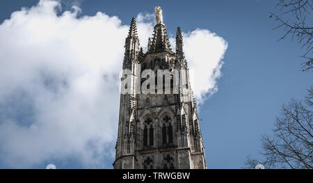 Dettagli architettonici della torre di Pey Berland, vicino al Saint André nella cattedrale di Bordeaux, Francia Foto Stock