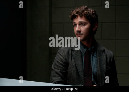 SHIA LABEOUF in compagnia di tenere (2012). Copyright: solo uso editoriale. No merchandising o copertine di libri. Questa è una distribuita pubblicamente handout. I diritti di accesso soltanto, senza licenza di copyright fornite. Solo per essere riprodotto in concomitanza con la promozione di questo film. Credito: WILDWOOD IMPRESE / Album Foto Stock