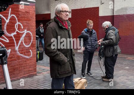 KEN LOACH in io, Daniele Blake (2016). Copyright: solo uso editoriale. No merchandising o copertine di libri. Questa è una distribuita pubblicamente handout. I diritti di accesso soltanto, senza licenza di copyright fornite. Solo per essere riprodotto in concomitanza con la promozione di questo film. Credito: BBC/BFI/Les Films du Fleuve/Sedici film/PERCHÉ NON PROD/WILD / Album Foto Stock