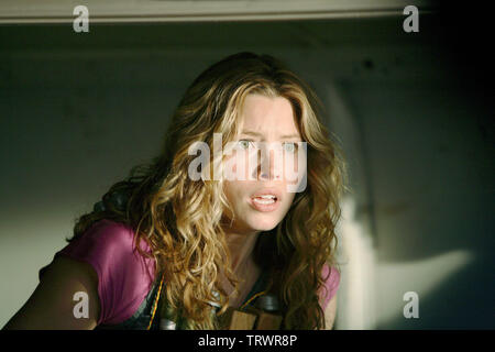 JESSICA BIEL in avanti (2007). Copyright: solo uso editoriale. No merchandising o copertine di libri. Questa è una distribuita pubblicamente handout. I diritti di accesso soltanto, senza licenza di copyright fornite. Solo per essere riprodotto in concomitanza con la promozione di questo film. Credito: Revolution Studios/Saturn Films/EYETRONICS USA/iniziali immettere / Album Foto Stock