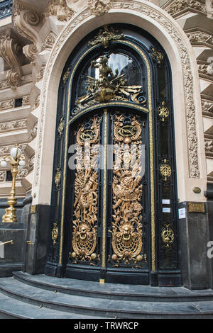 Porta di ingresso al Centro Palazzo navale, Naval Officers Club di Buenos Aires, Argentina Foto Stock