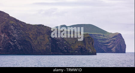 VESTMANNAEYJAR, Islanda - Westman isole al largo della costa meridionale. Foto Stock