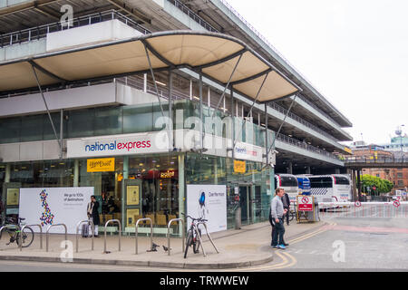 Chorlton Street National Express Coach Station, Manchester, Inghilterra, Regno Unito Foto Stock