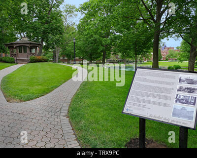 ELMIRA, NY, STATI UNITI D'AMERICA - Maggio 2019: Mark Twain la moglie era da Elmira, e lo studio in cui egli ha scritto diversi libri è conservato sul campus di Elmira col Foto Stock