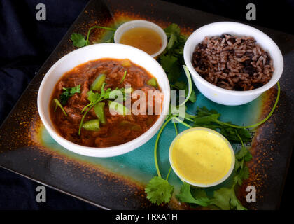 Cibo cubano nel buio modalità alimentare è Ropa Vieja con il congri Foto Stock