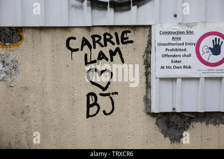 Carrie Lam ama Pechino - scritte sul muro a Wan Chai, Hong Kong Foto Stock