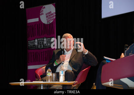 Alan Johnson ex MP in Blair e Brown governi discute le sue memorie della mia vita, una musica Memoir al 2019 Stoke Newington Festival Letterario Foto Stock