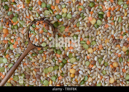 Mix di zuppa, un merci secche miscela di lenticchie, orzo e piselli spezzati. Foto Stock