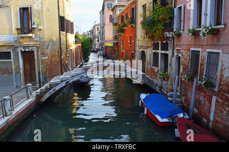 Chiodo ponte sul Rio di San Felice, Sestiere di Cannaregio a Venezia. una zona isolata e tranquilla. Foto Stock