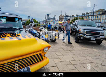 Costa est pirati motor club visualizzando le loro auto, camion e moto al di fuori del stile americano in Great Yarmouth Foto Stock