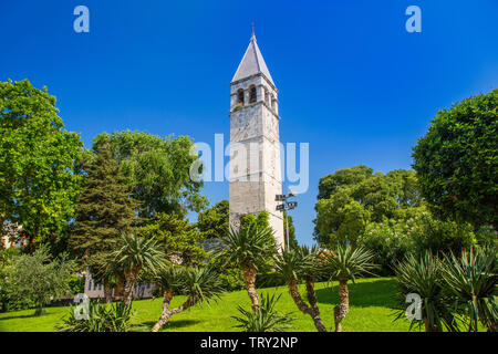 Split, Croazia, il Campanile di San Arnir e monastero benedettino nel bellissimo parco classico Foto Stock