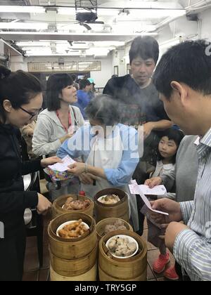 Hong Kong più famoso dim sum ristorante Lin Heung Tea House in centrale, Isola di Hong Kong dal 1926 | Utilizzo di tutto il mondo Foto Stock