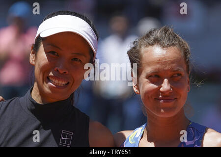 Su-Wei Hsieh taipei e partner Barbora STRYCOVA della Repubblica ceca i venditori i loro cari raddoppia la finale contro Xu Yifan della Cina e Gabriela Darbowski del Canada durante il giorno otto della Mutua Madrid Open presso la Caja Magica il 11 maggio 2019 a Madrid, Spagna. Dotato di: Su-Wei Hsieh, Barbora STRYCOVA Dove: Madrid, Spagna Quando: 11 maggio 2019 Credit: Oscar Gonzalez/WENN.com Foto Stock