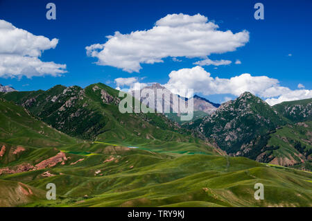 Il paesaggio naturale di montagna Zhuoer Nel Qinghai Foto Stock