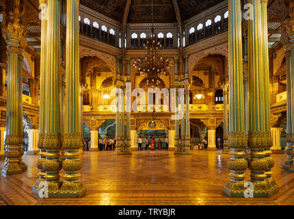 Il matrimonio Pavilion, interior shot di Mysore Palace o palazzo ambavilas, Mysore Hassan, Karnataka, India Foto Stock