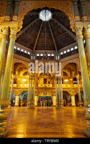 Il matrimonio Pavilion, interior shot di Mysore Palace o palazzo ambavilas, Mysore Hassan, Karnataka, India Foto Stock