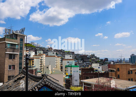 Seoul, Corea, 1 maggio, 2013. Vista di Seoul da Naksan Park, prende il nome dalla sua gobba di cammello-come l'apparenza. Foto Stock