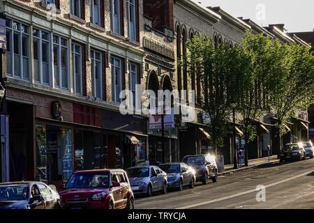 Torrington, Connecticut, Stati Uniti d'America case sulla East Main Street. - 2019 | Utilizzo di tutto il mondo Foto Stock