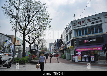 Seoul, Corea, 3 maggio, 2013. Street View di Seoul. È la capitale e la più grande metropoli della Corea del Sud. Foto Stock