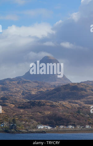 Villaggio costiero di Lochinver, Sutherland Foto Stock